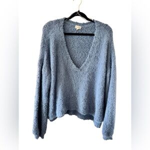 POL Women's Soft Blue V-Neck Sweater size large